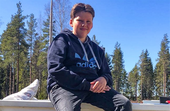 Elias Ingström från Närpes tävlar i MGP-finalen 2020 under artistnamnet Kurry.