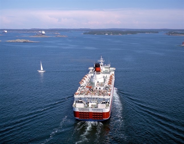 Viking Line förlänger permitteringarna som beror på coronaepidemin.