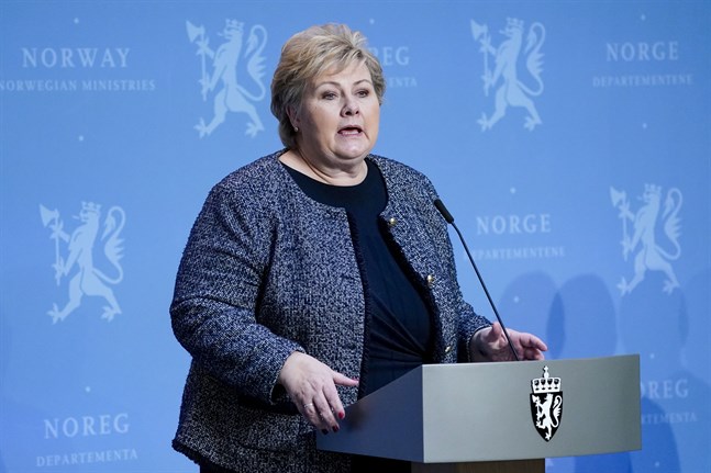 Norges statsminister Erna Solberg under regeringens dagliga presskonferens på fredagen.