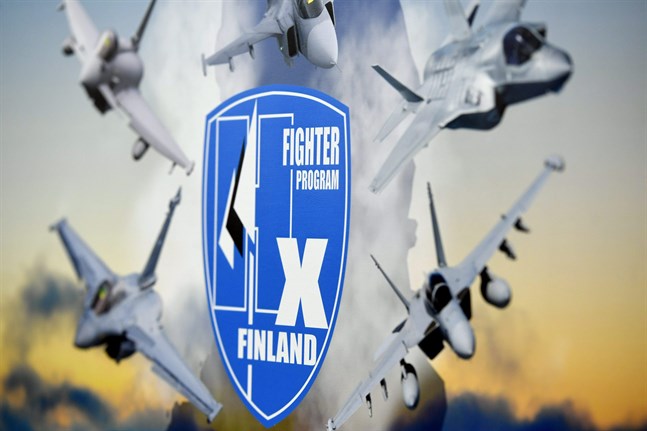 Att säga att vi inte behöver jaktplanen, är som att säga att det går bra att lämna bort hemförsäkringen under tiden du bygger ditt nya hus och flyttar in, skriver Leo Byskata i sitt debattinlägg. Bilden visar ett prospekt för svenska Saab Gripen E-jaktplanet som presenterades på flygflottiljen i Birkala i januari.