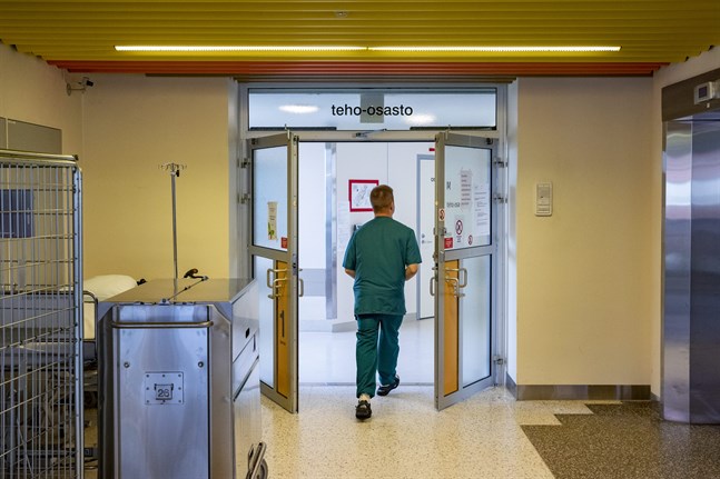 Antalet personer som vårdas på sjukhus på grund av coronaviruset har minskat sedan början av maj.