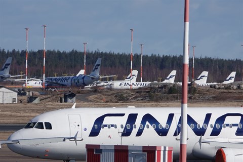 Flera av Finnairs inrikesflyg slopas då bolagets nya flygtidtabeller träder i kraft i juli, uppger Yle.