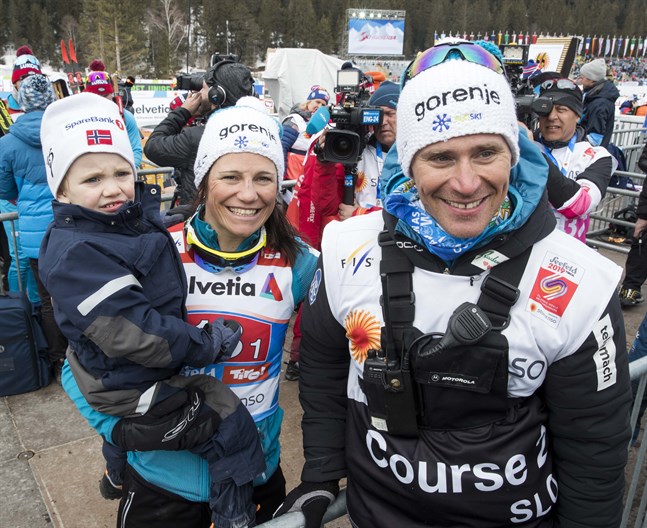 Katja Visnar firade VM-silvret i Seefeld tillsammans med sin man Ola Vigen Hattestad och sonen Ludvig.