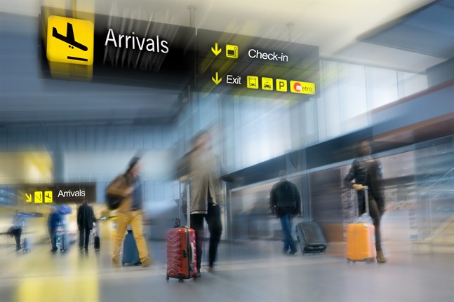 Nu väntas vi igen stiga ombord på planen, som om ingenting har hänt. Hur vill vi ha det, frågar sig Gurli Lindén.