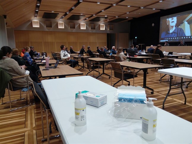 Coronaviruset präglade på många sätt Karleby stadsfullmäktiges möte.