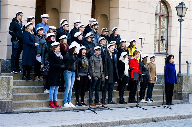 Så här såg det ut när studentkören Pedavoces sjöng in våren på valborgmässoaftonen 2018. I år blev det varken trappsång eller vårkonsert.