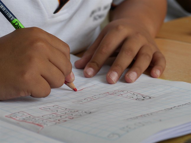 Två bekräftade fall av sjukdomen covid-19 har konstaterats på skolan Sipoonjoen koulu i Sibbo den här veckan. Eleverna i Finland återvände till skolorna den 14 maj.