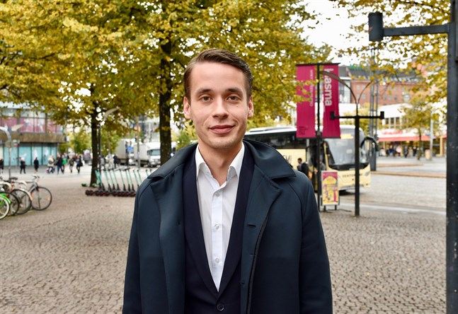 Henrik Wickström är kommunstyrelseordförande i Ingå och en av tre vice ordföranden för SFP.