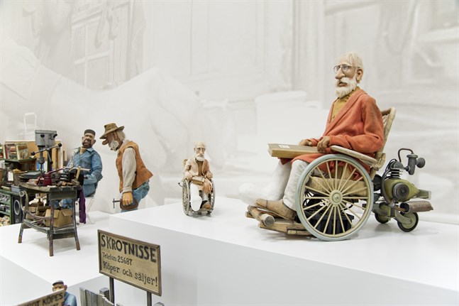 Jan Lööf identifierar sig främst med Bertil Enstöring av sina barnboksfigurer. Bilden kommer från utställningen "Jan Lööf – bildmakaren" på Göteborgs konstmuseum 2011. Arkivbild.