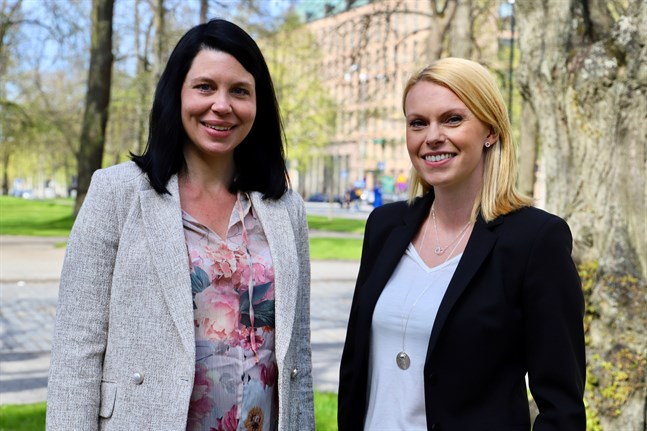 Patricia Brännkärr och Anna Fanth hoppas att potentiella kunder i Österbotten får upp ögonen för dem.