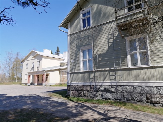 Vtttsar skola är byggd 1884. Tillbyggnaden är från 1975.