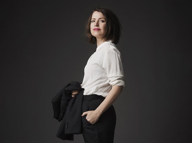 Eva Frantz visar än en gång att hon med fog kan kallas Svenskfinlands deckardrottning.