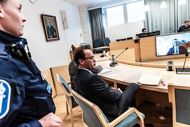 Oväntad vändning som avslutning på knivrättegången, den åtalade kvinnan släpptes på fri fot.