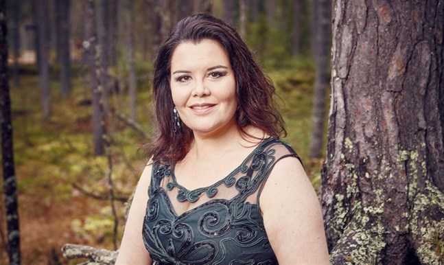 Pia-Karin Helsing är aktuell med en sång på dialekt, Svanana ha komi rei. Hittills finns den bara på Youtube.