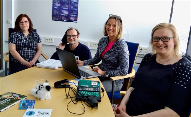 Pulmu Dahlman, Kenneth Aspfors, Marja Eriksson och Jessica Stenvall tycker att det varit givande att prata med stadens äldre invånare.