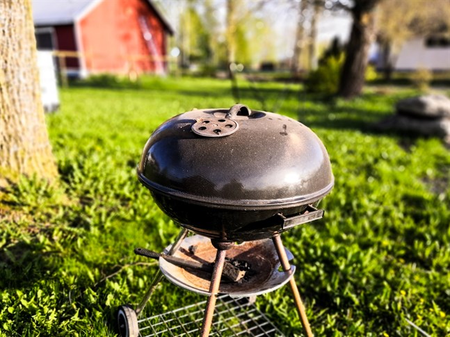 Seventeen libraries around the country are taking part in the new service that allows library users to borrow a grill along with their favourite works of literature.