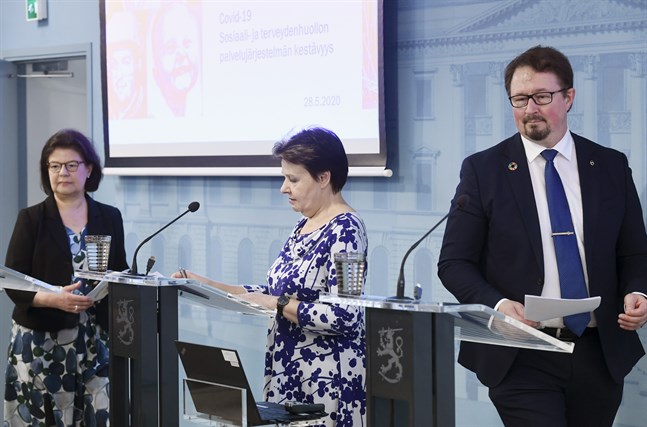 I presskonferensen deltog strategidirektör Liisa-Maria Voipio-Pulkki från Social- och hälsovårdsministeriet, kanslichef Kirsi Varhila från Social- och hälsovårdsministeriet och direktör Mika Salminen från Institutet för hälsa och välfärd.