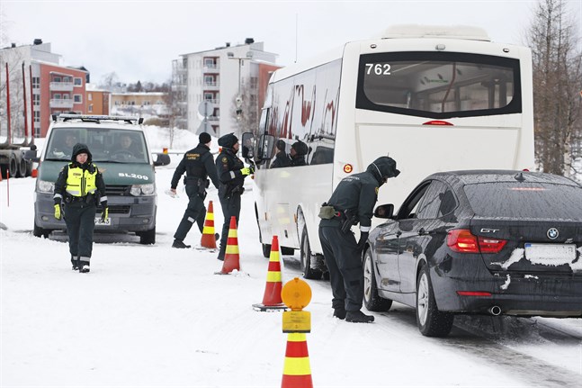 Otaliga uppgifter från privatpersoner indikerar allvarliga missförhållanden i Gränsbevakningsväsendets verksamhet vid den västra gränsen. Dessa missförhållanden är viktiga att utreda, skriver Ida Asplund.