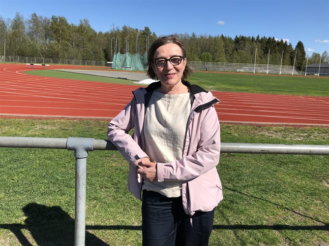 Helinä Marjamaa går snart i pension från sitt jobb som kyrklig tjänsteman. Hon har representerat Finland i två OS, ett VM och två EM. Marjamaa har det finländska rekordet på 100 meter.