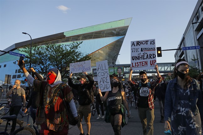 Demonstrationer i Minneapolis under fredagen.
