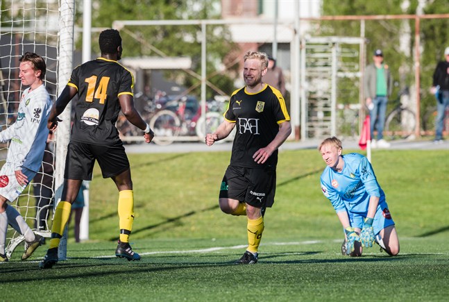 Thomas Kula spelar en central roll i NIK:s spel, här som målgörare i träningsmötet med JBK. Den matchen slutade 2–2. I sommarens andra träningsmatch skåpade NIK ut gästande Jaro U23 med 13–2.