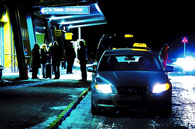 I dag diskuteras flygtrafiken till Kronoby på ett möte mellan Kronoby flyghangar och Finnair.