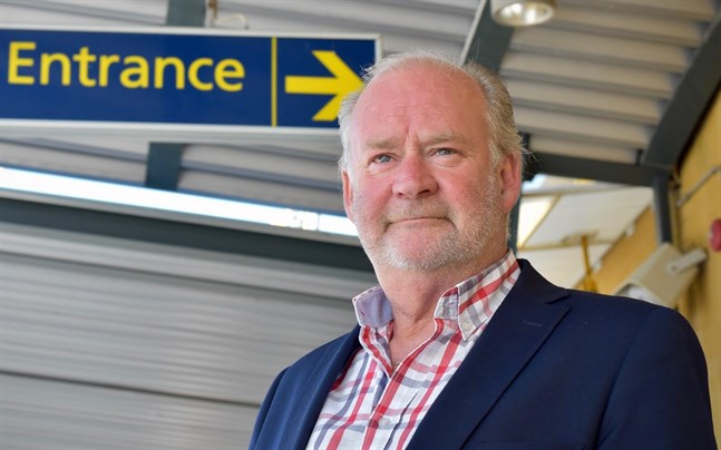 – Det som skiljer Karleby-Jakobstad flygplats från andra mindre flygplatser är att vårt upptagningsområde är exporttungt, säger Stig-Göran Forsman, vd för Kronoby flyghangar.