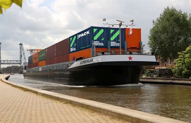 Batterilösningen byggs in i en container.