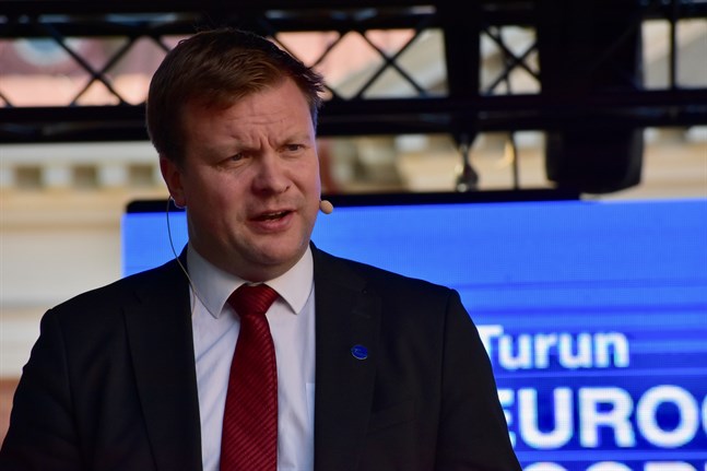 Utvecklings- och utrikeshandelsminister Ville Skinnari (SDP) deltog för Finlands del i den globala vaccinalliansen Gavis toppmöte på torsdagen. Arkivbild.