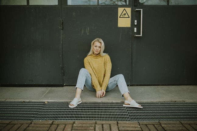 Vid 19 års ålder har Alva Nygård lärt sig mer om vad hon tycker om att sjunga. Numera släpper hon musik under artistnamnet Alva Elle.