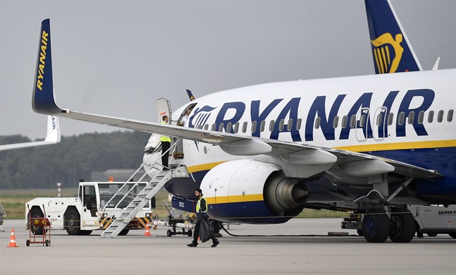Ryanairchefen Michael O'Leary kommer inte ställa in flygningar i juli och augusti även om brittiska karantänsregler finns kvar då. Arkivbild