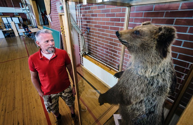 Kari Rönnqvist, rektor på Risö skola, såg aldrig björnen i liv. Men han fick en arbetsdag som han inte kommer glömma.
