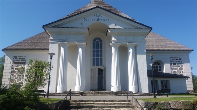 Kyrkoherdetjänsten i Pedersöre har inte fått någon sökande.