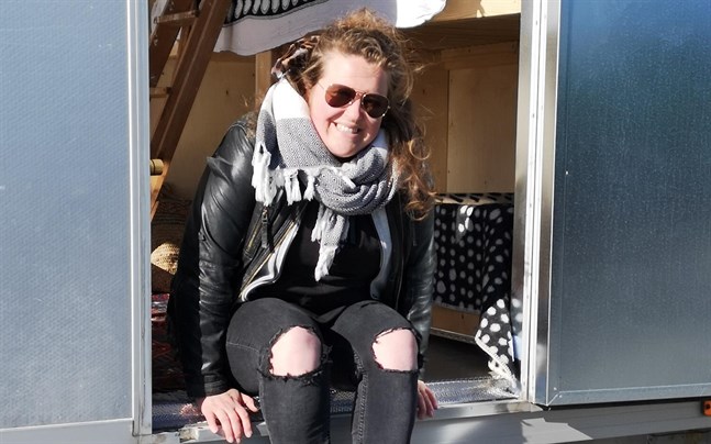 Ida Haapamäki säger att hon inte lider av klimatångest, utan snarare känner ett klimatansvar. Det styr hennes konsumtionsvanor och ofta ställer hon sig frågan om hon måste använda naturresurser ur vår gemensamma pott just för det aktuella inköpet.