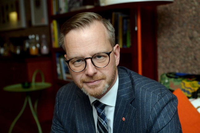 Sveriges inrikesminister Mikael Damberg hade föredragit att Finland häver reserestriktionerna för resor till Sverige.