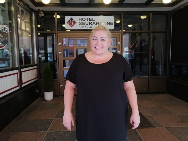Anne Katajalaakso såg liksom andra hotellägare bokningskalendern tömmas på en gång då restriktionerna trädde i kraft.