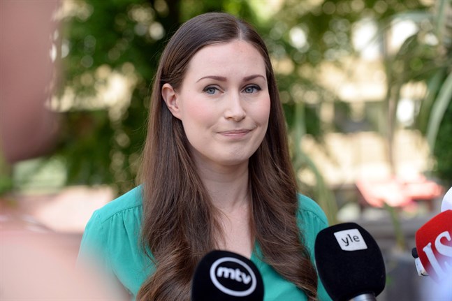 Statsminister Sanna Marin (SDP) utanför Ständerhuset i Helsingfors i morse.