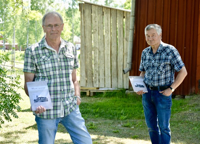 Munsala hembygdsförening lanserar boken Munsala - min hembygd. Stefan Nyholm och Olof Wik hoppas att den ska väcka intresse för hembygdens historia.