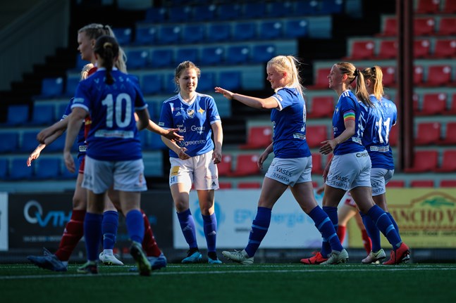 Ruusa Portaankorva spelade i ligalaget ONS och division 1-laget RoPS förra säsongen. I vintras anslöt hon till Vasa IFK och i den första hemmamatchen öppnade hon målkontot rejält – med tre fullträffar.