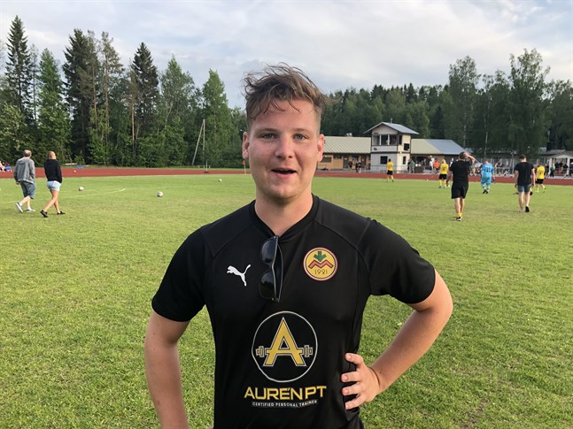 Spjuvern Martin Rasmus kanonmål är nominerat till årets snyggaste mål på gräsrotsnivå. Målet gjorde han mot HBK och bilden togs strax efter matchen.