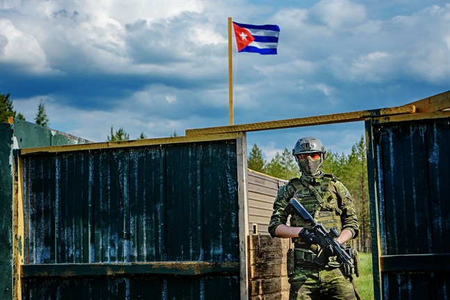 Airsoft kan spelas på olika sätt. Det kan bland annat gå ut på att stjäla motståndarens flagga.
