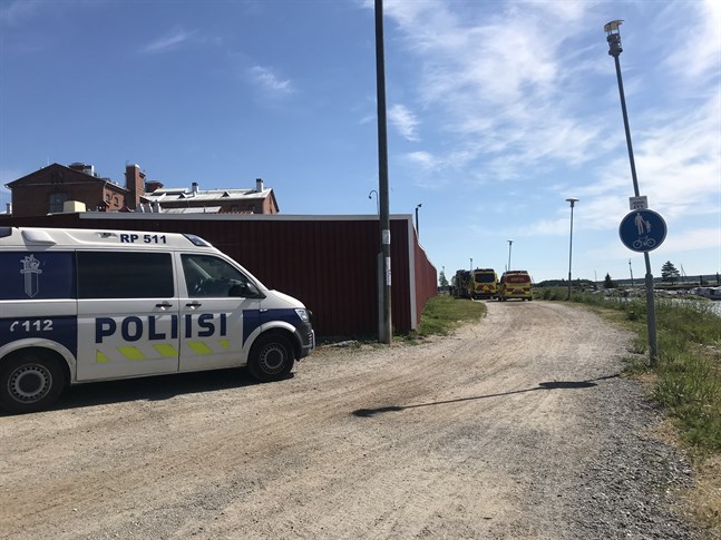Polisen har tagit över ärendet.