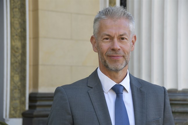 Taneli Puumalainen, enhetschef och överläkare vid Institutet för hälsa och välfärd, påminner om vikten av att fortsättningsvis hålla fast vid hygienrekommendationerna.