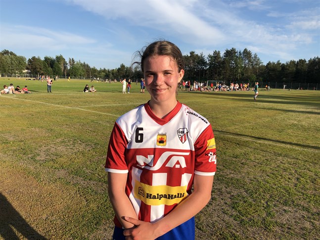 Petra Puolitaival började spela fotboll i våras. Fyra mål gjorde hon i sin tredje match.
