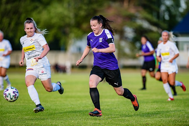 KF-10 och FC United drabbade samman i Yxpila. United vann med 3-2.