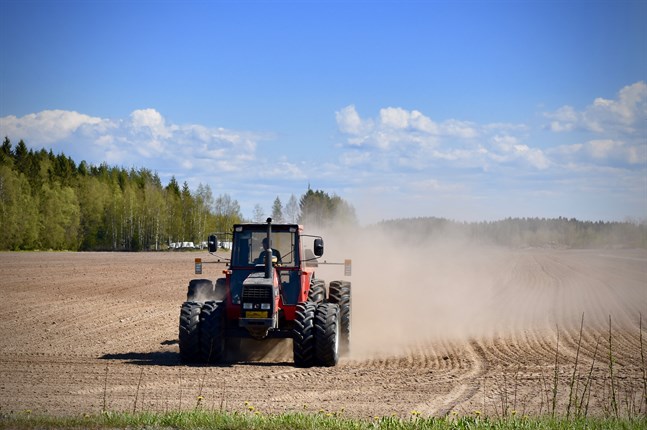 I en undersökning som gjorts av Centralförbundet för lant- och skogsbruksproducenter och Svenska lantbruksproducenternas centralförbund framkommer det att gårdarnas produktionsvolym än så länge är på en normal nivå.