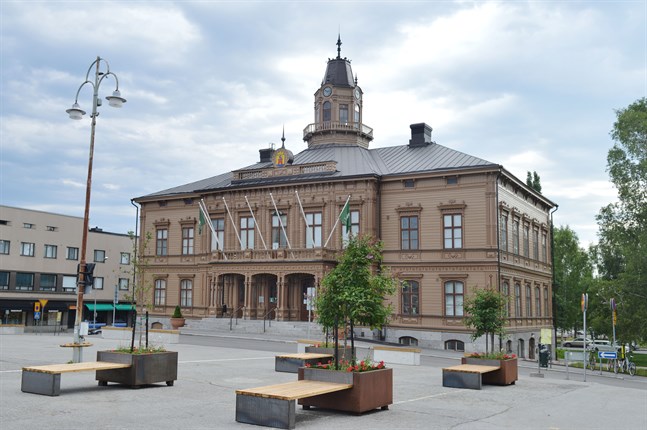 Skribenten är inte imponerad av hur VF och SDP fördelat de politiska posterna i Jakobstad.