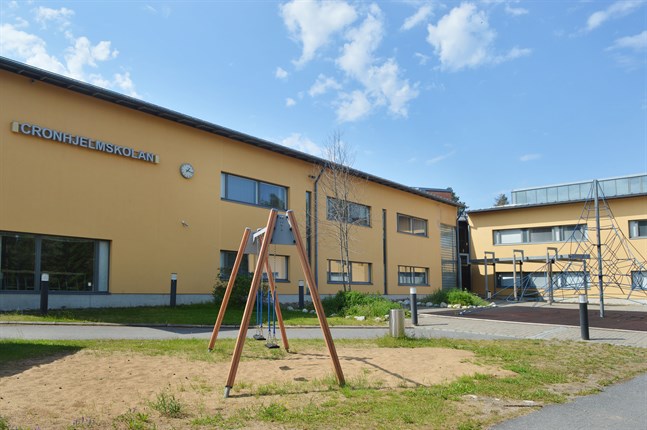 Hälften av de nyvalda lärarna ska jobba i Cronhjelmskolan.