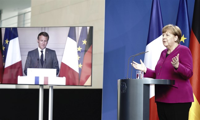 Frankrikes president Emmanuel Macron och Tysklands förbundskansler Angela Merkel höll ett toppmöte via webben den 18 maj. Nu möts de på riktigt i Berlin. Arkivfoto.