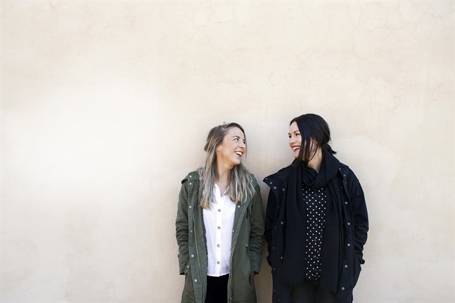 Unga scenkompaniet är Alexandra Mangs och Annika Åman.